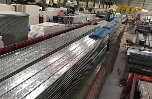  惠州江北净化车间钢结构材料,铁皮瓦工厂 产品名称:彩钢板; 岩棉